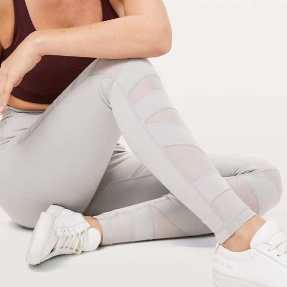 Lululemon wunder Under pant high rise Tech Mesh 28” size 4 Mesh fabric panels - Picture 4 of 11